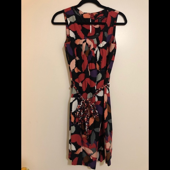 H&M Dresses & Skirts - 🌸H&M leaf patterned tie string dress🌸